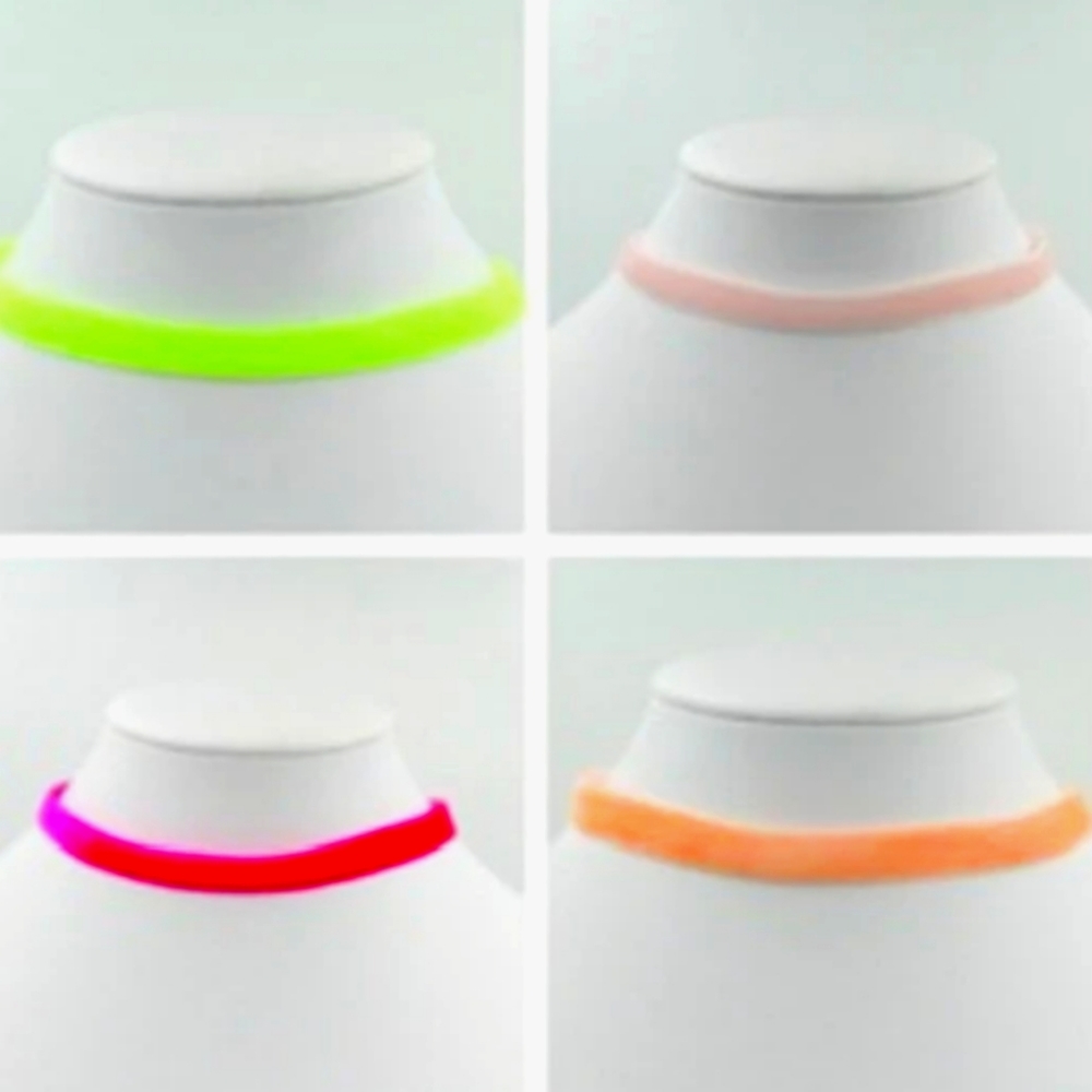 4 choker necklaces 💚💕🧡🌸